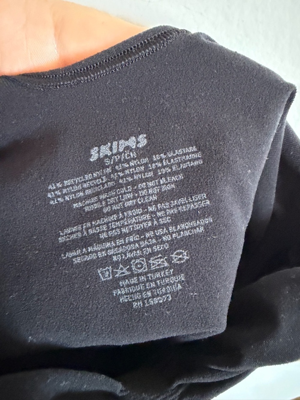 SKIMS Onyx Black Seamless Sculpt Thong Bodysuit size Small EUC - Picture 8 of 8
